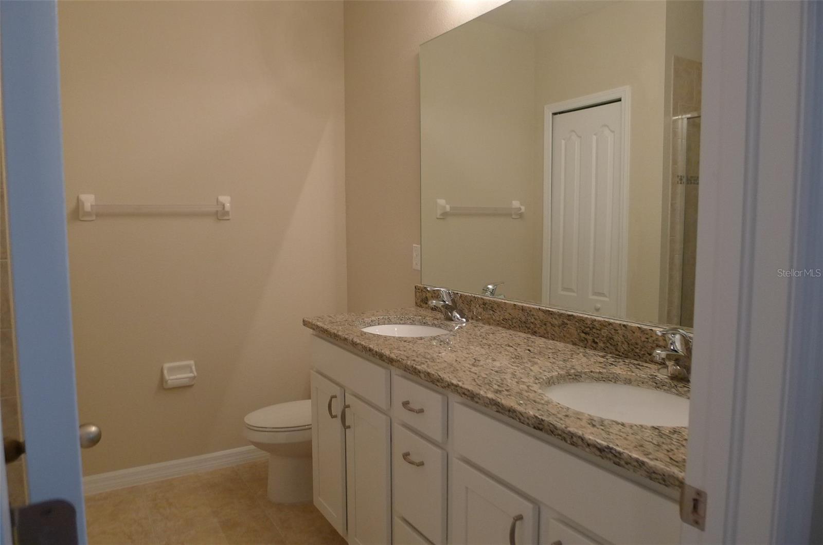 Listing photo id 5 for 13909 River Willow Place