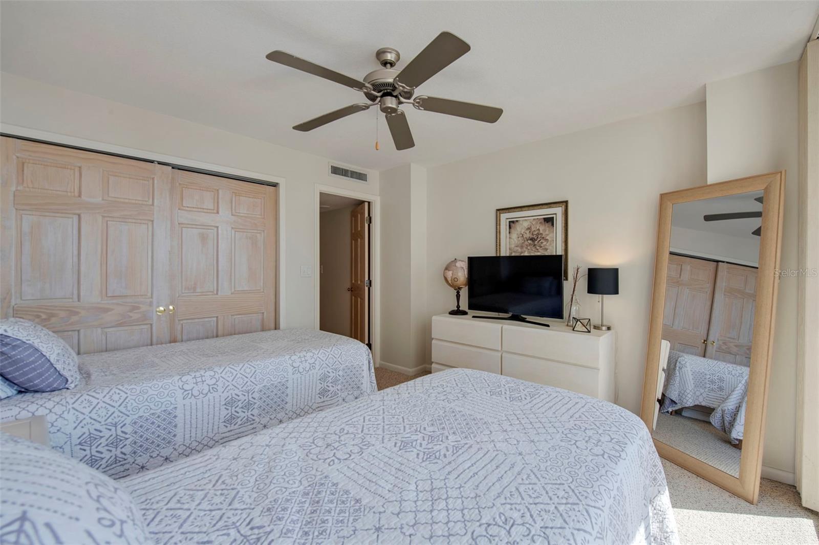 Image 33 of 40 For 4200 Ocean Drive 2-1602