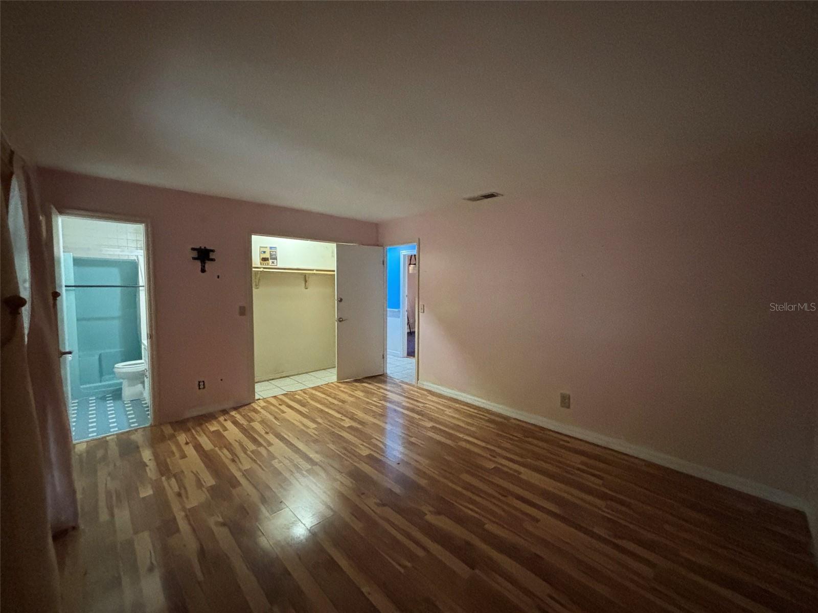 Image 14 of 41 For 1215 Bucknell Avenue