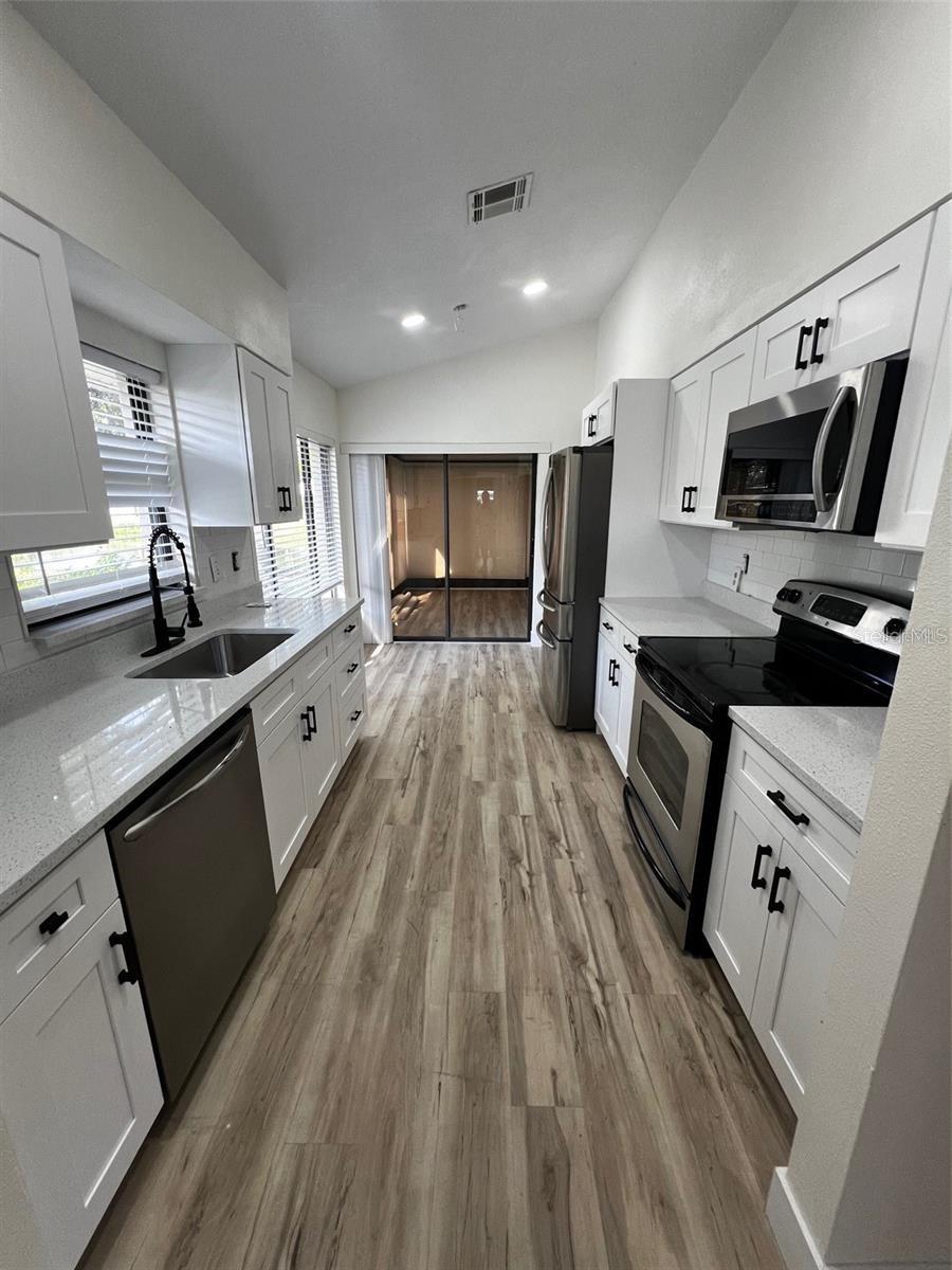 Image 5 of 25 For 339 Pembroke Lane S 228