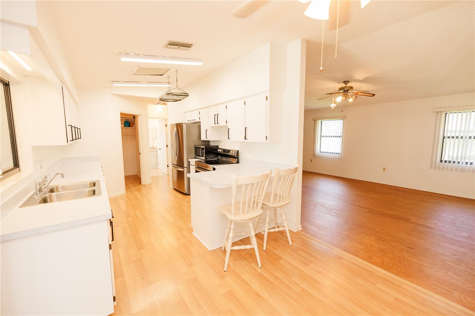 Image 18 of 41 For 3130 Prairie Dunes Circle W