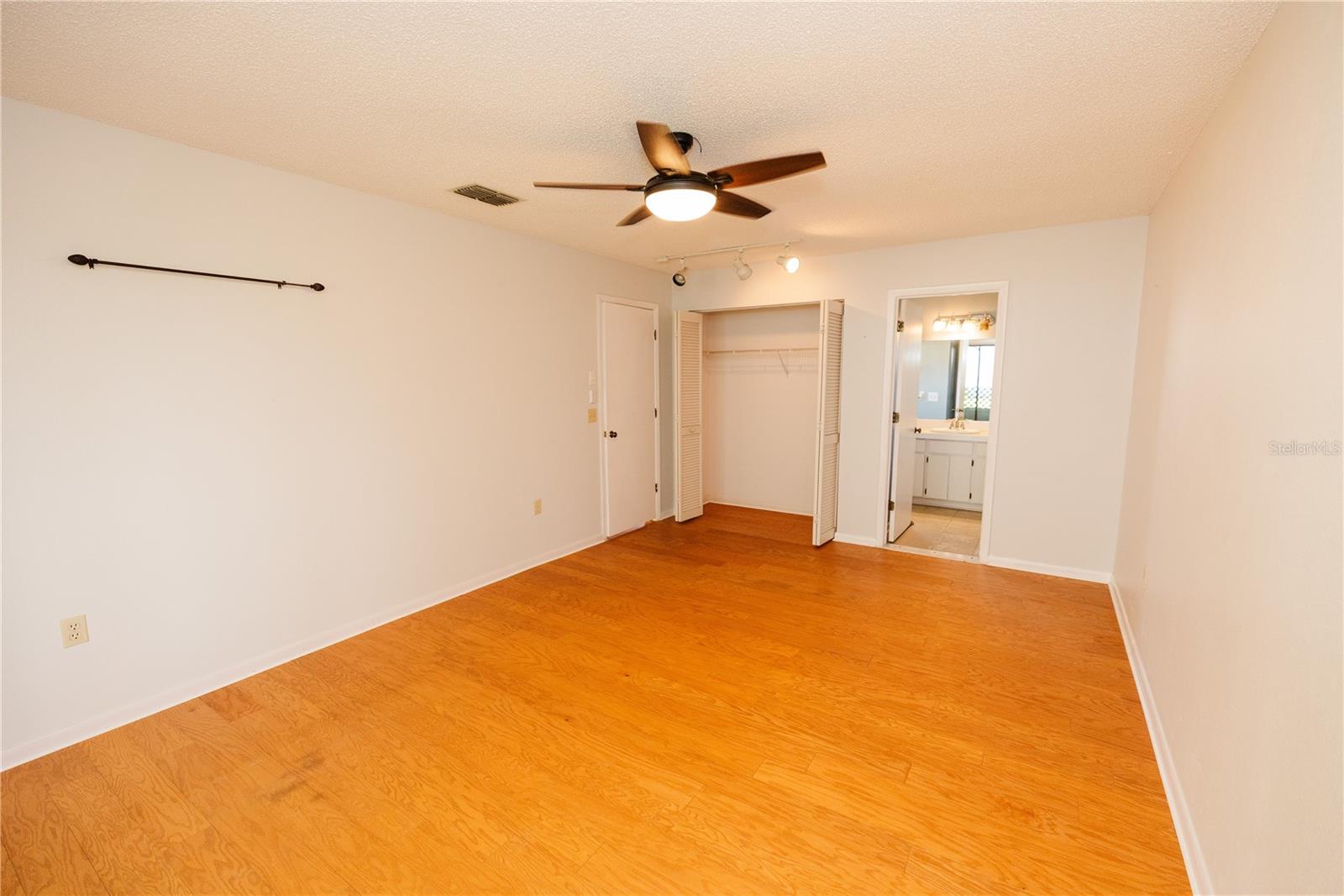 Image 31 of 41 For 3130 Prairie Dunes Circle W