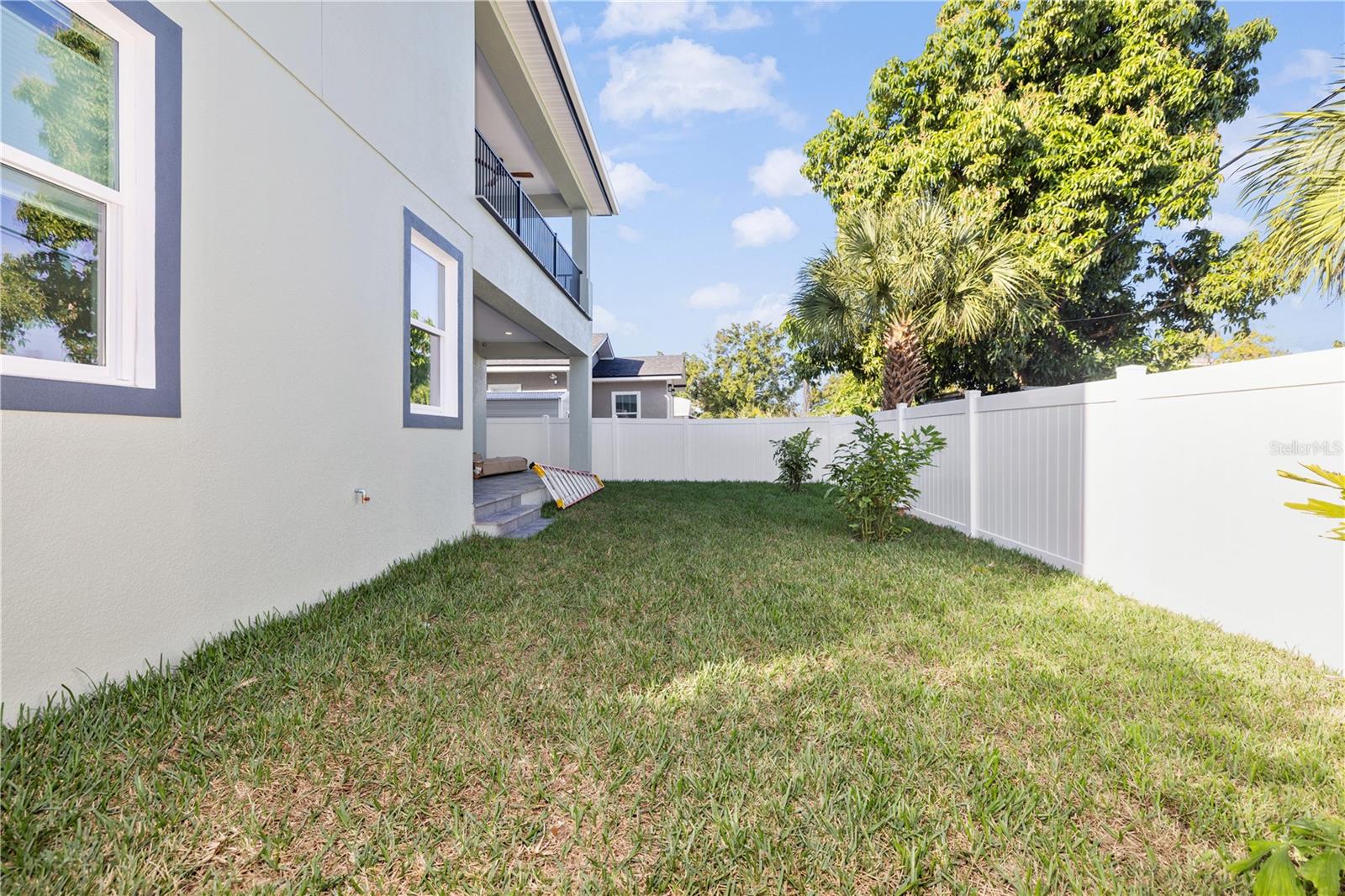 Listing photo id 36 for 2727 Chestnut Street