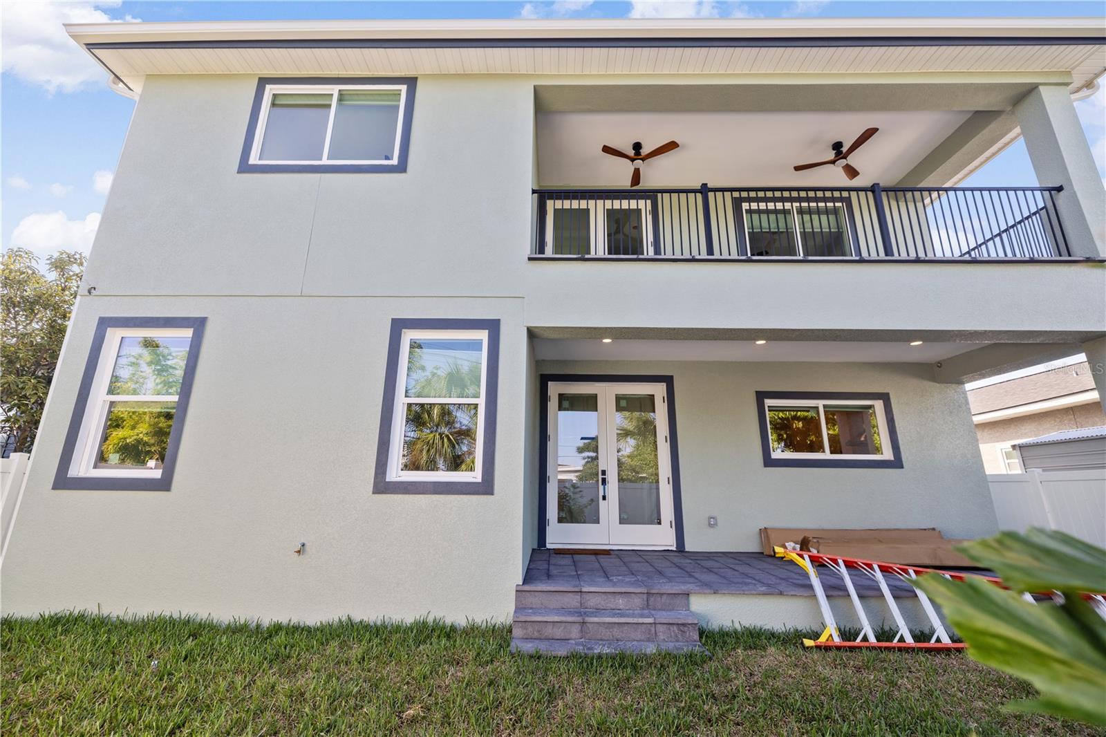 Listing photo id 38 for 2727 Chestnut Street