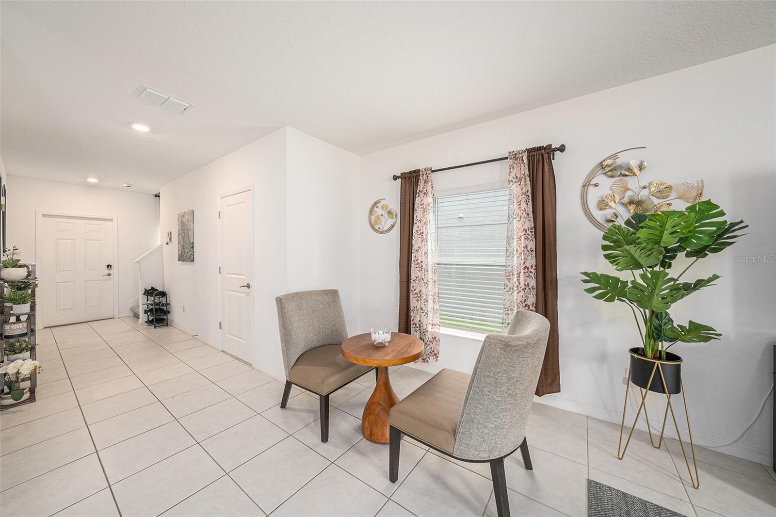 Listing photo id 8 for 6300 Beverly Hills Drive