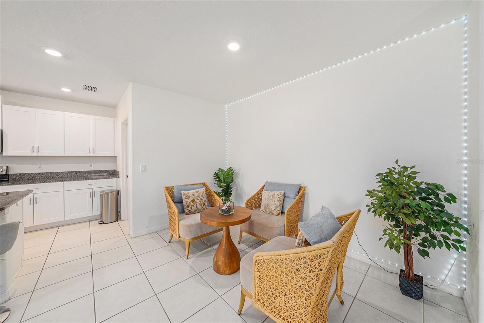 Listing photo id 9 for 6300 Beverly Hills Drive