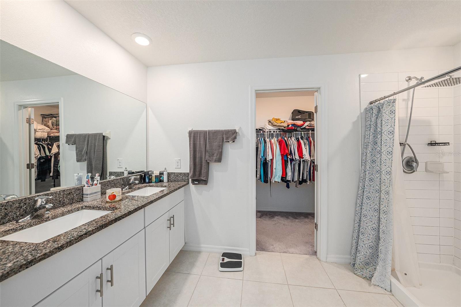 Listing photo id 11 for 6300 Beverly Hills Drive