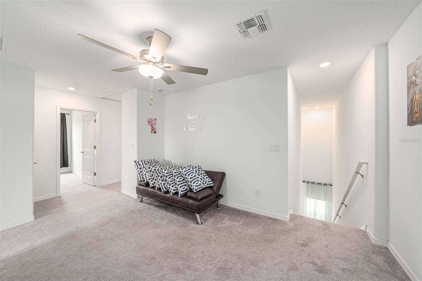 Listing photo id 12 for 6300 Beverly Hills Drive