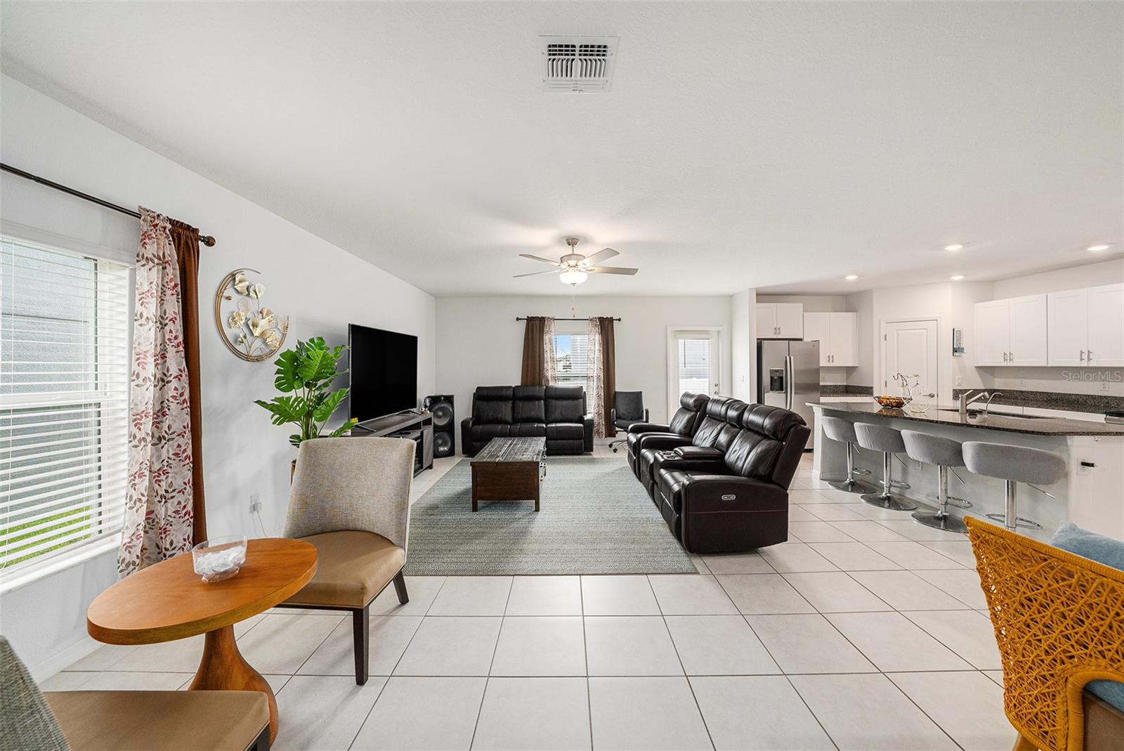 Listing photo id 3 for 6300 Beverly Hills Drive