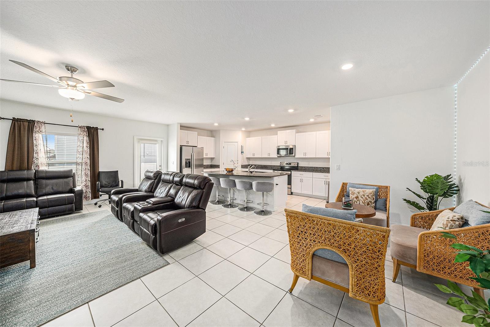 Listing photo id 4 for 6300 Beverly Hills Drive