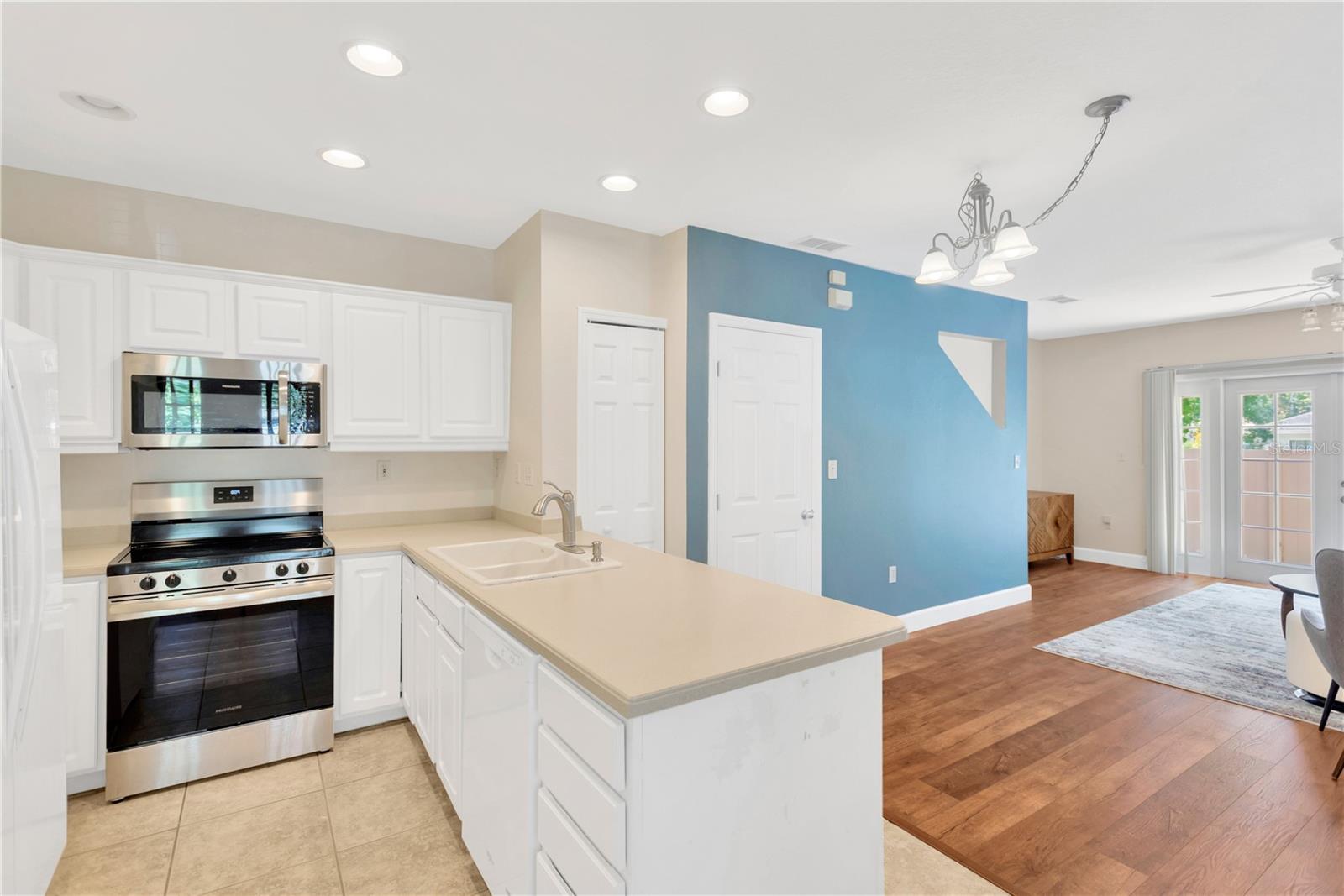 Image 6 of 28 For 2916 Gandy Boulevard E