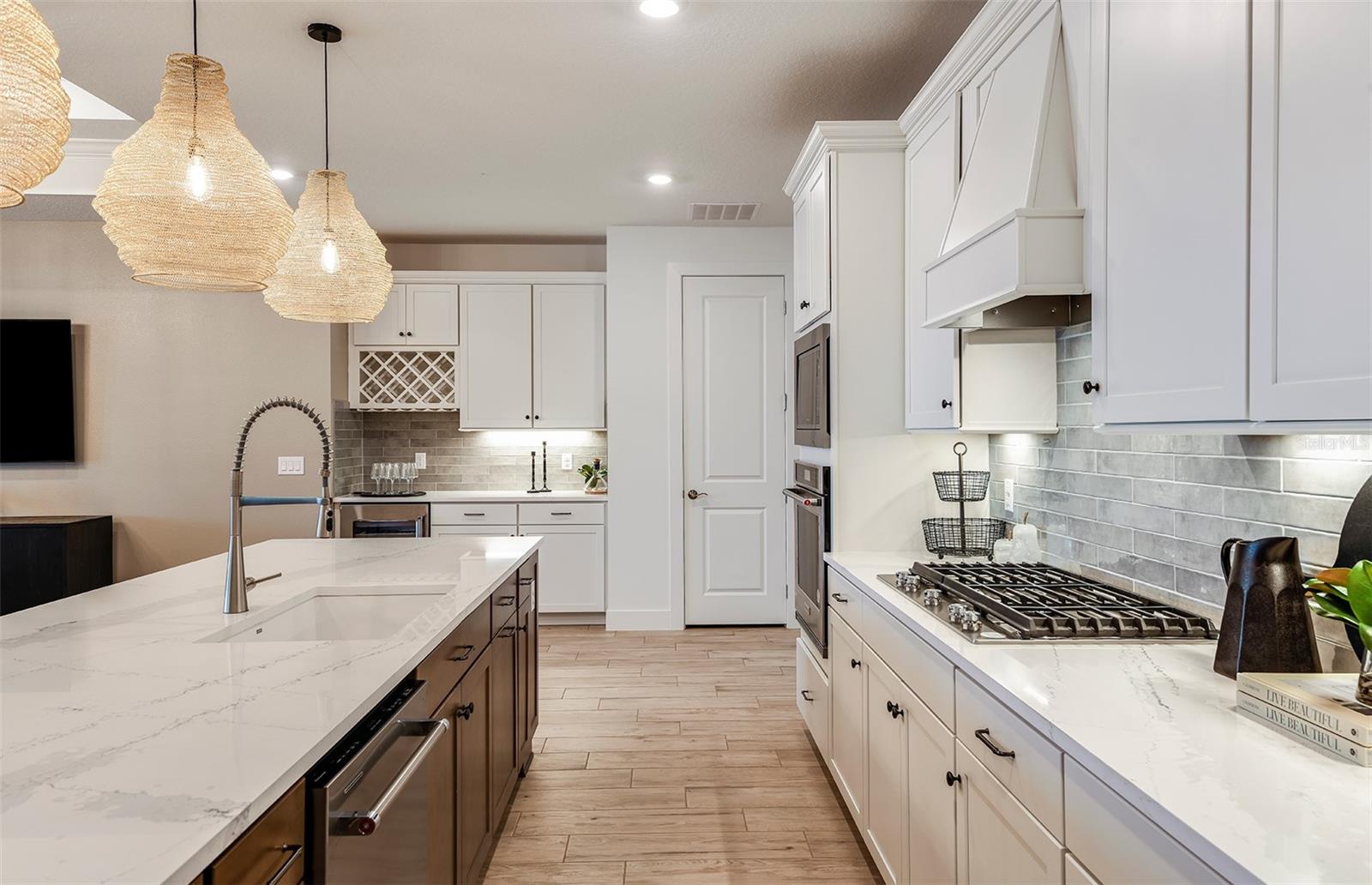 Listing photo id 2 for 37349 Gunnison Drive