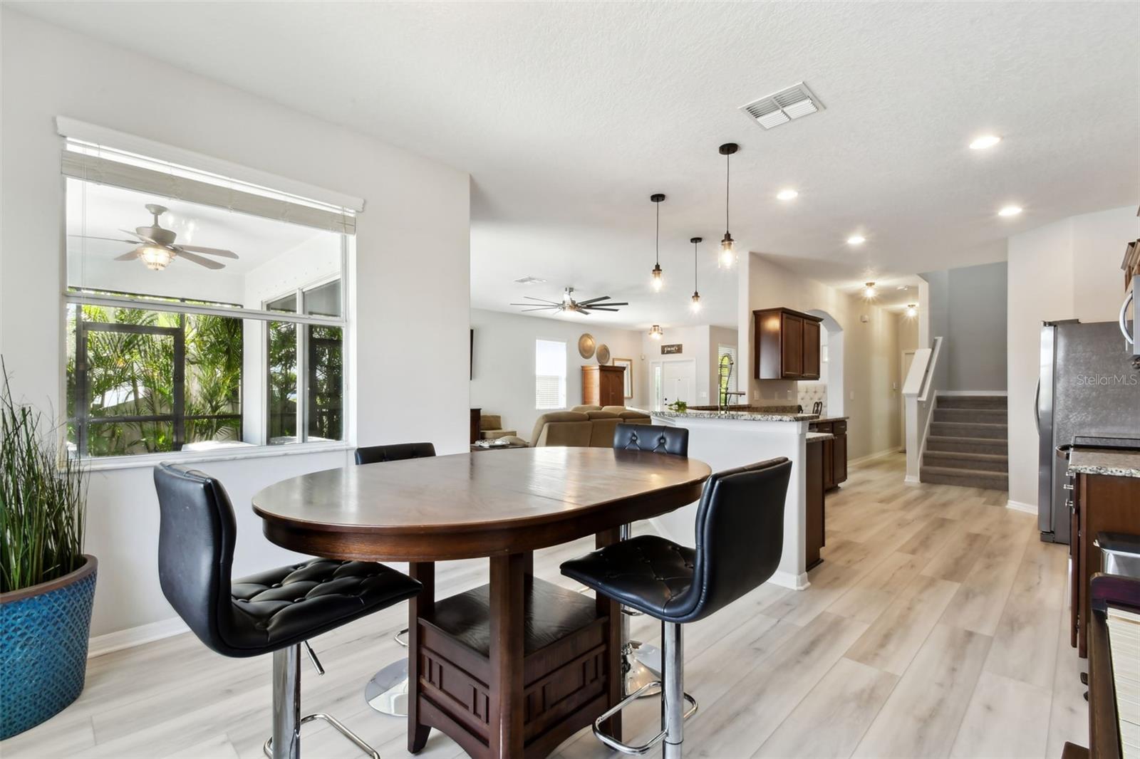 Listing photo id 11 for 1116 Seminole Sky Drive