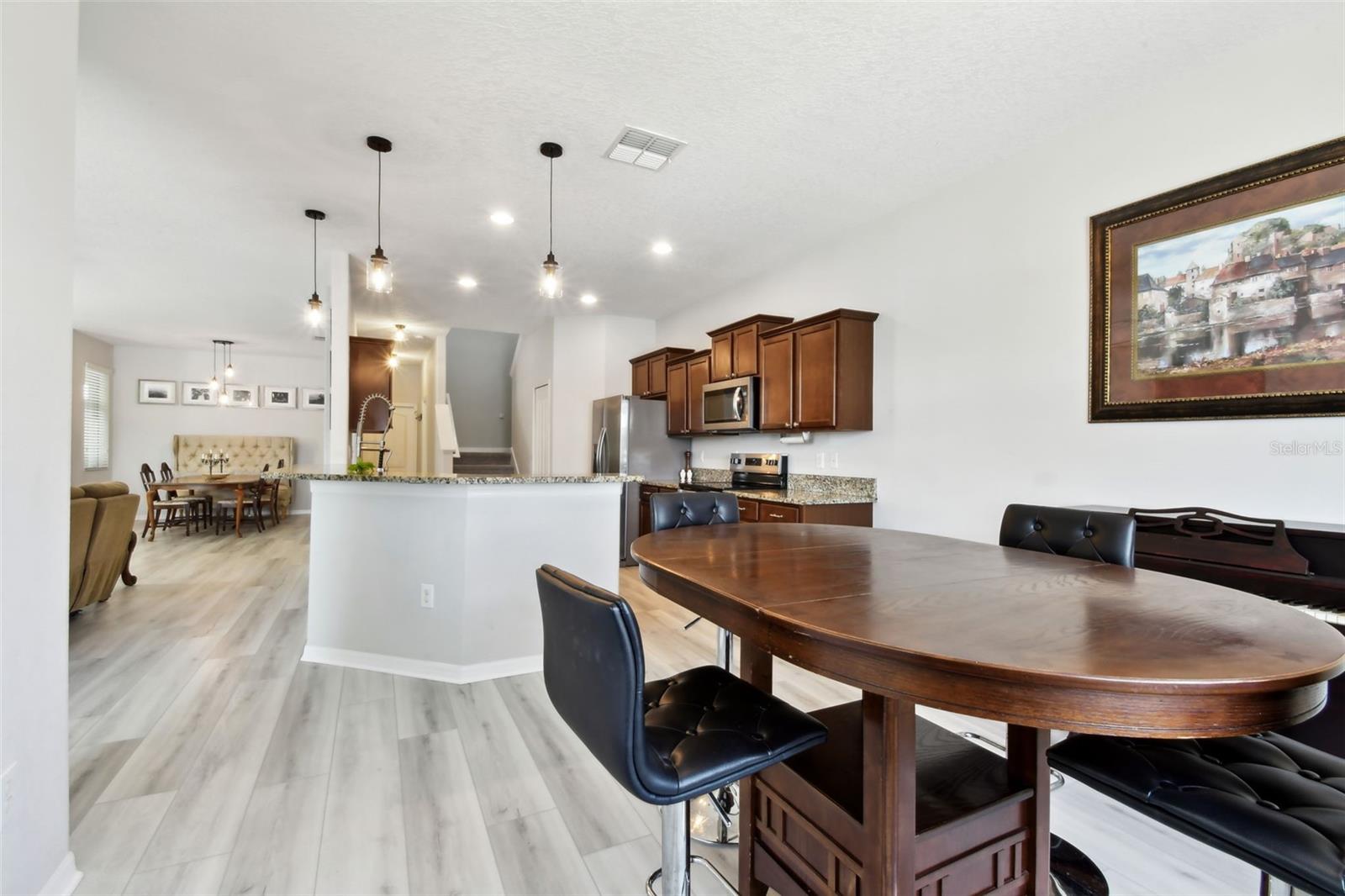Listing photo id 12 for 1116 Seminole Sky Drive