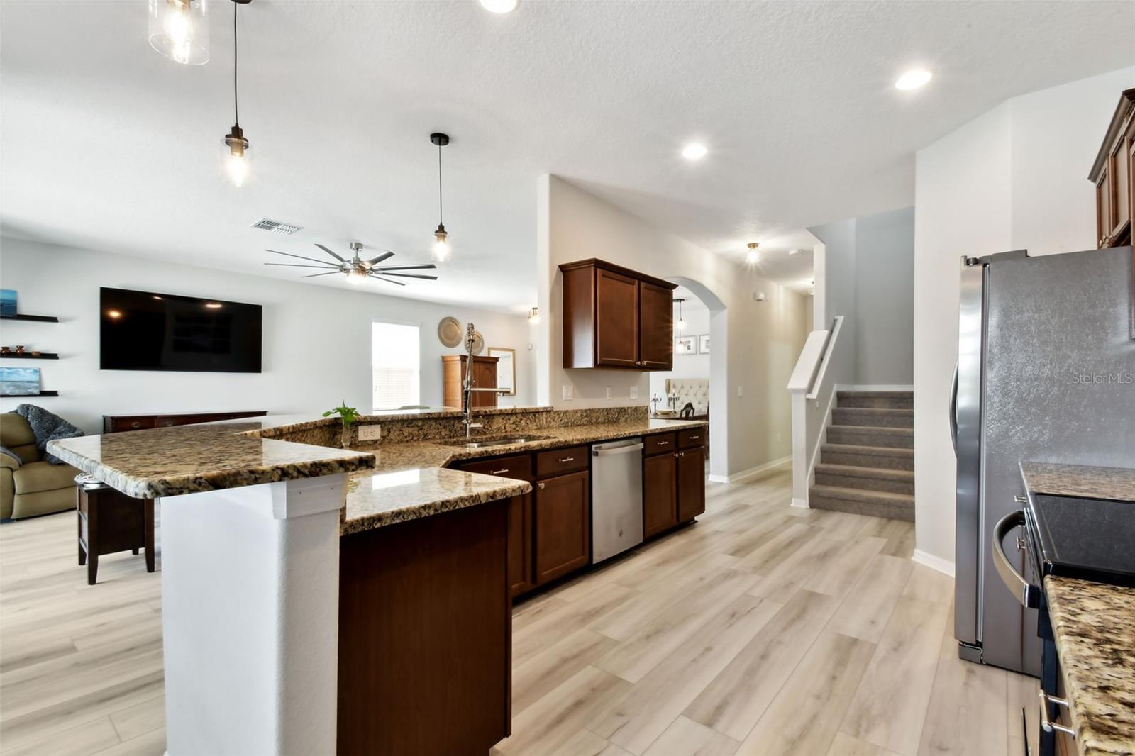 Listing photo id 14 for 1116 Seminole Sky Drive