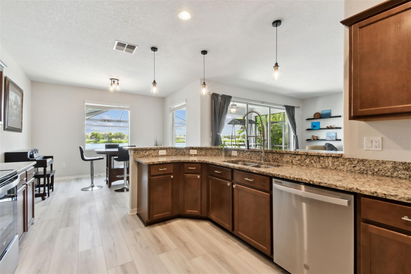 Listing photo id 15 for 1116 Seminole Sky Drive