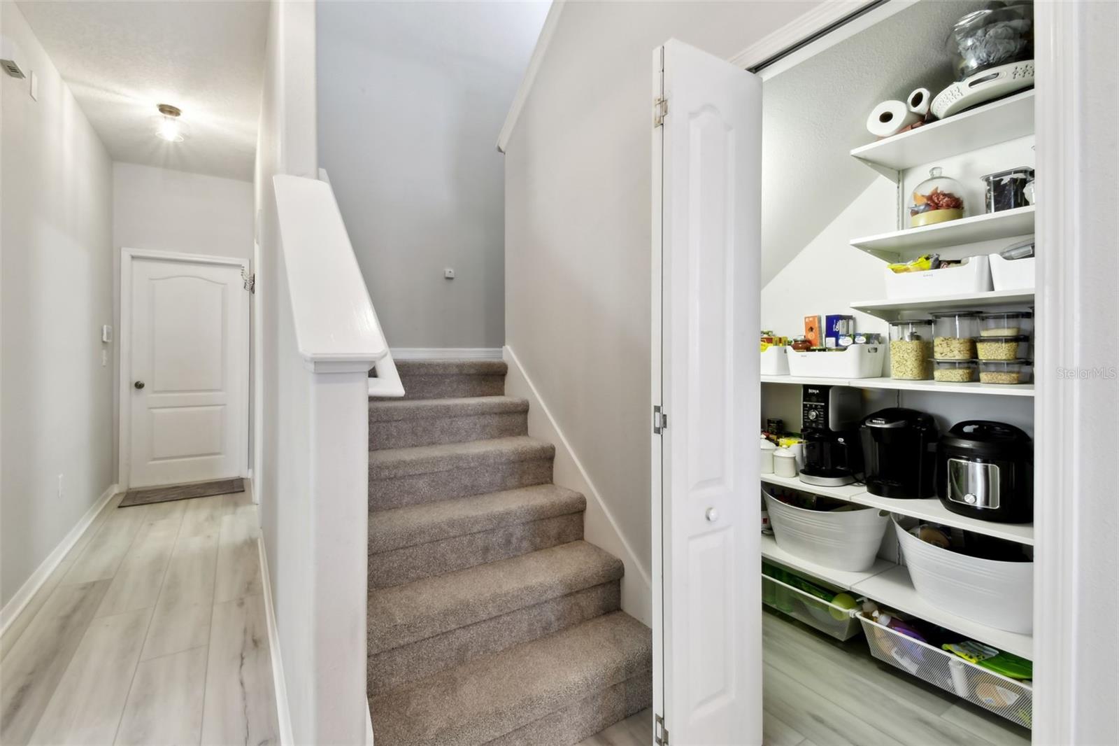 Listing photo id 18 for 1116 Seminole Sky Drive