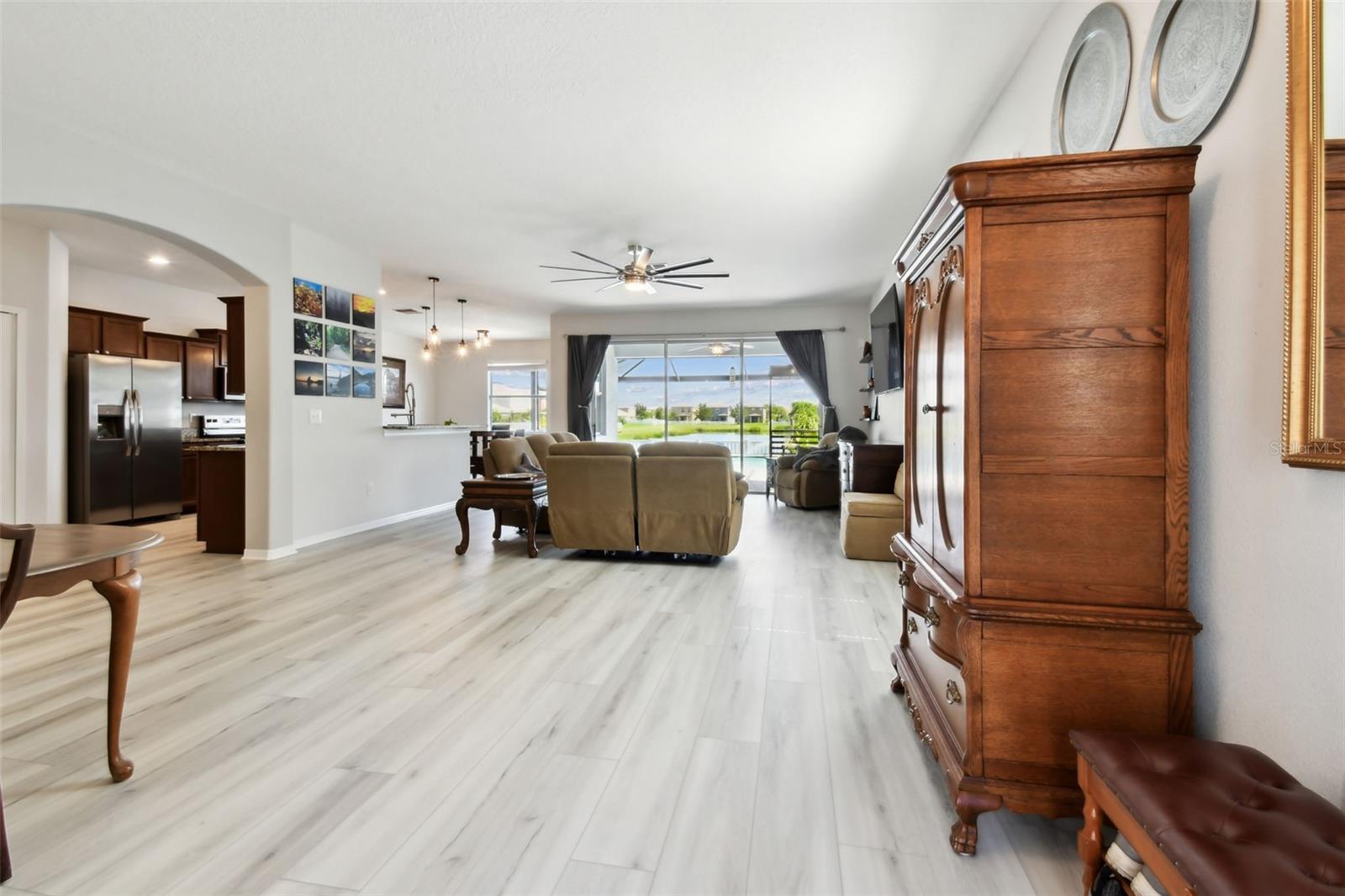 Listing photo id 2 for 1116 Seminole Sky Drive