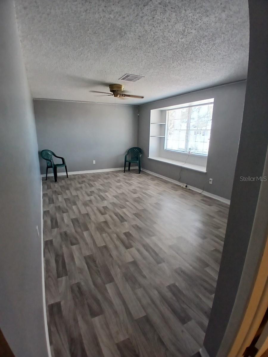 Listing photo id 3 for 4706 Darlington Road