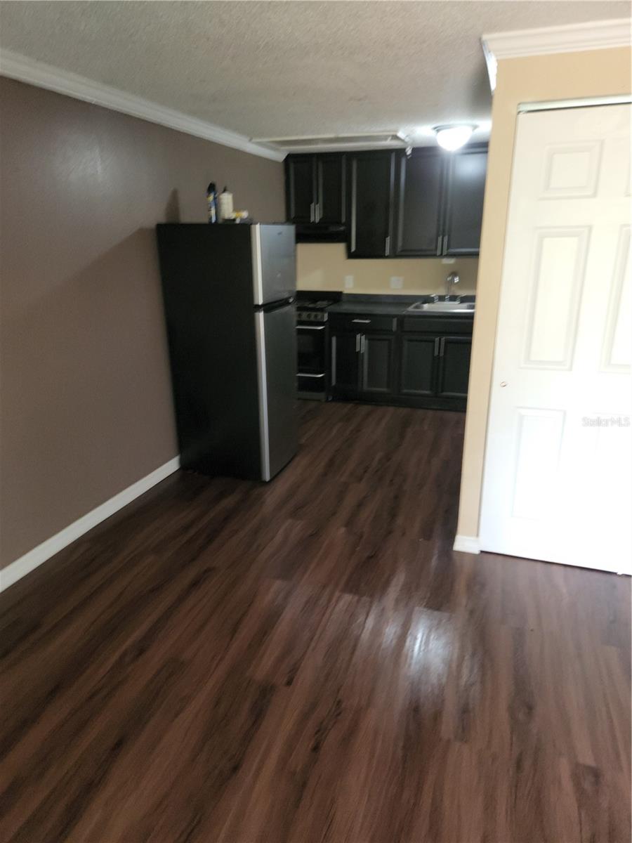 Listing photo id 1 for 5901 Bryce Lane 5932