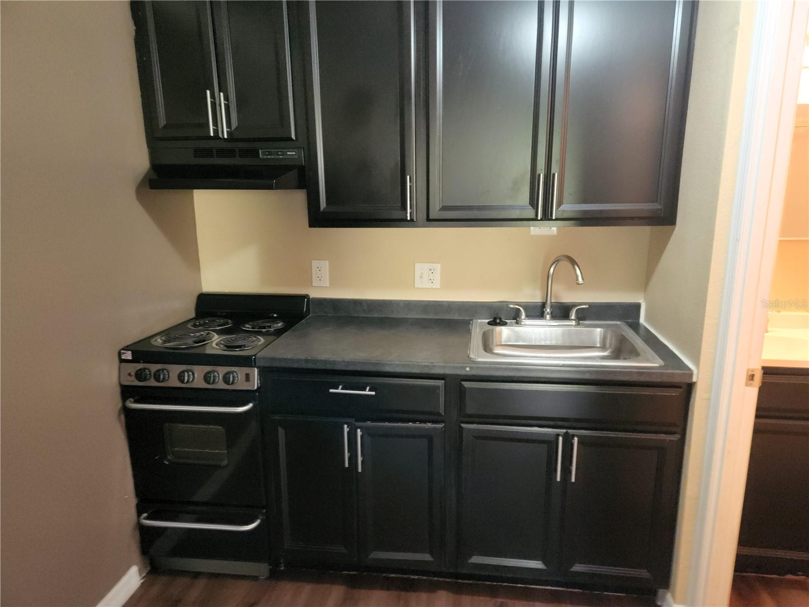 Listing photo id 2 for 5901 Bryce Lane 5932