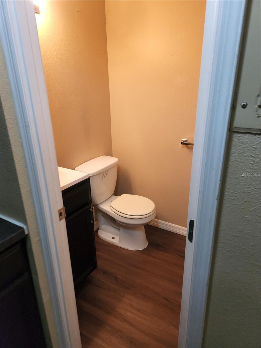 Listing photo id 3 for 5901 Bryce Lane 5932