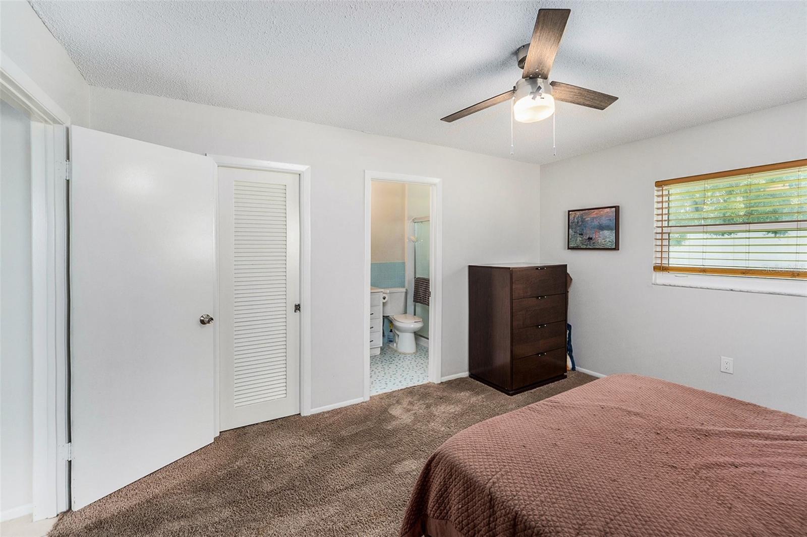 Image 11 of 22 For 10221 Larchmont Place N 12