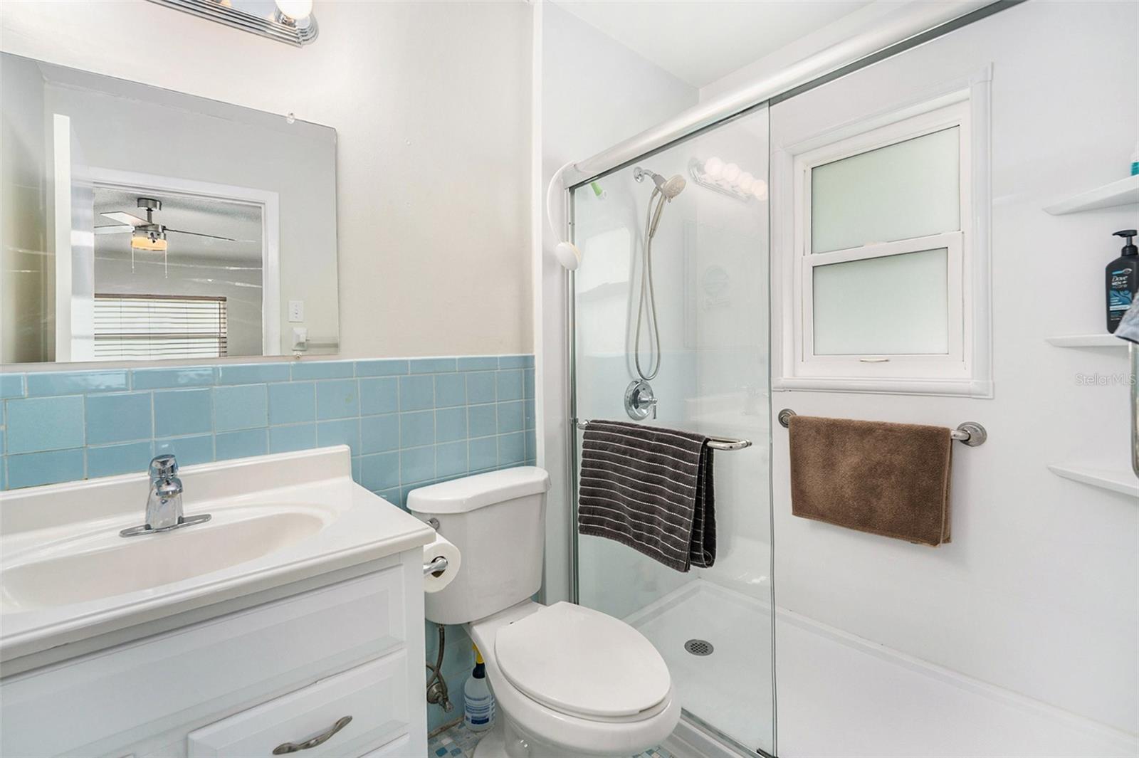 Image 12 of 22 For 10221 Larchmont Place N 12