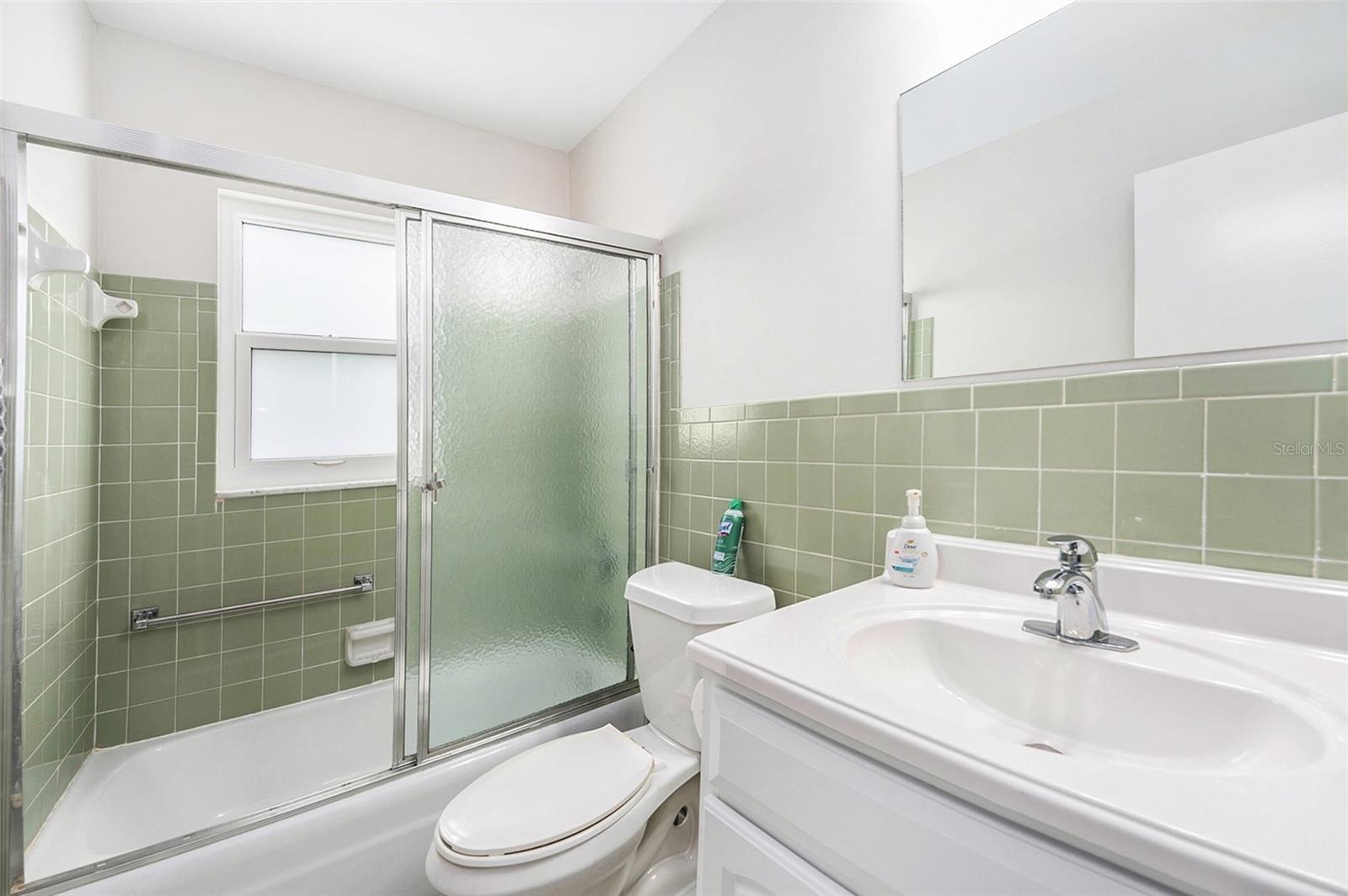 Image 16 of 22 For 10221 Larchmont Place N 12