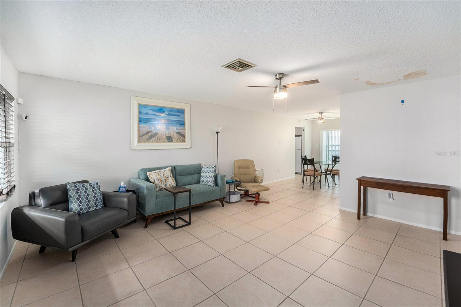 Image 3 of 22 For 10221 Larchmont Place N 12