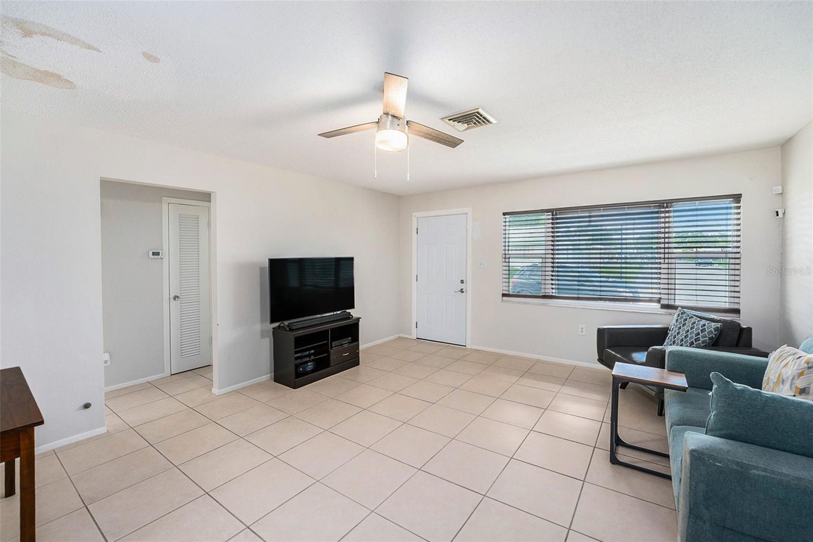 Image 4 of 22 For 10221 Larchmont Place N 12