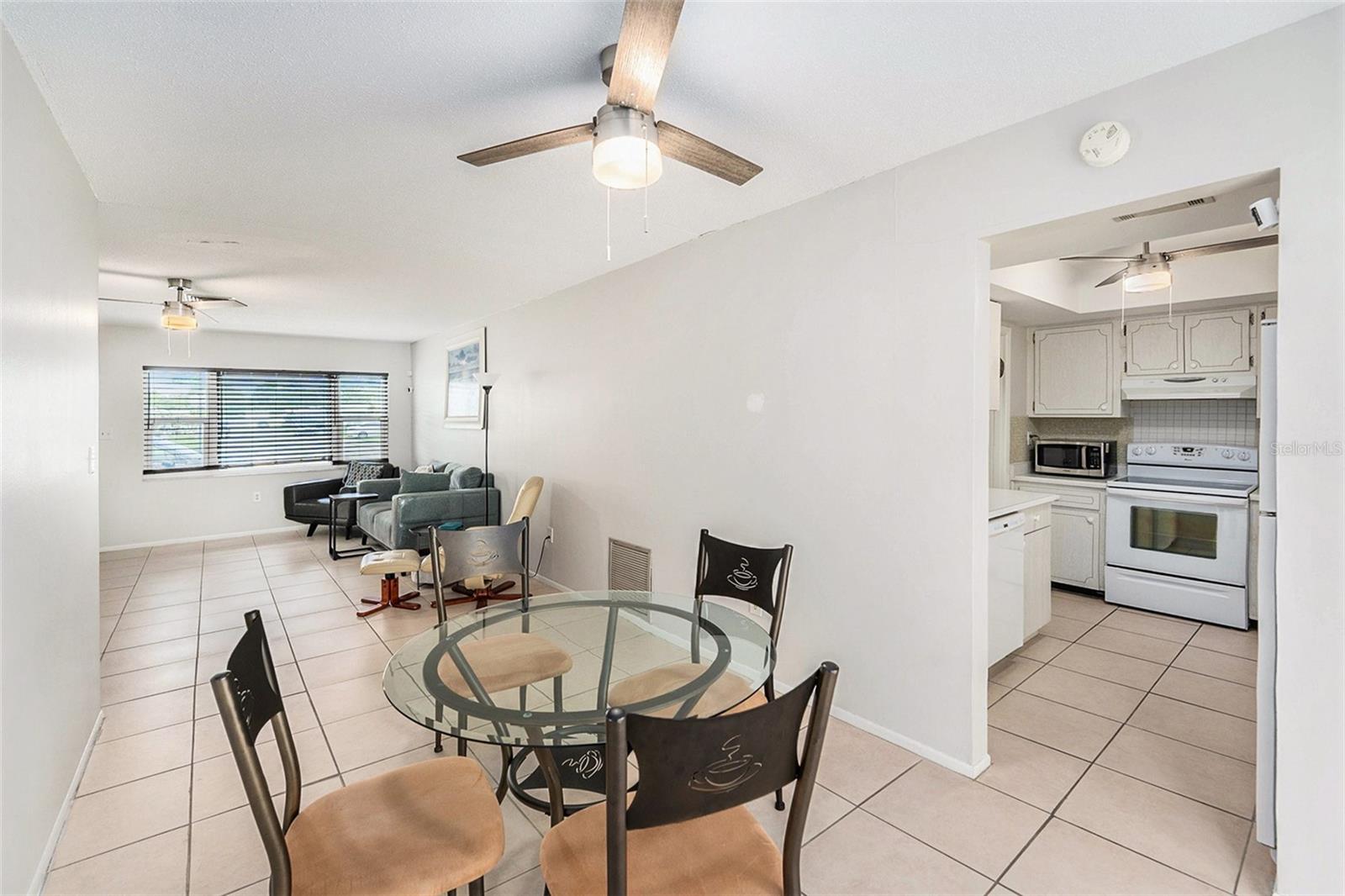 Image 5 of 22 For 10221 Larchmont Place N 12