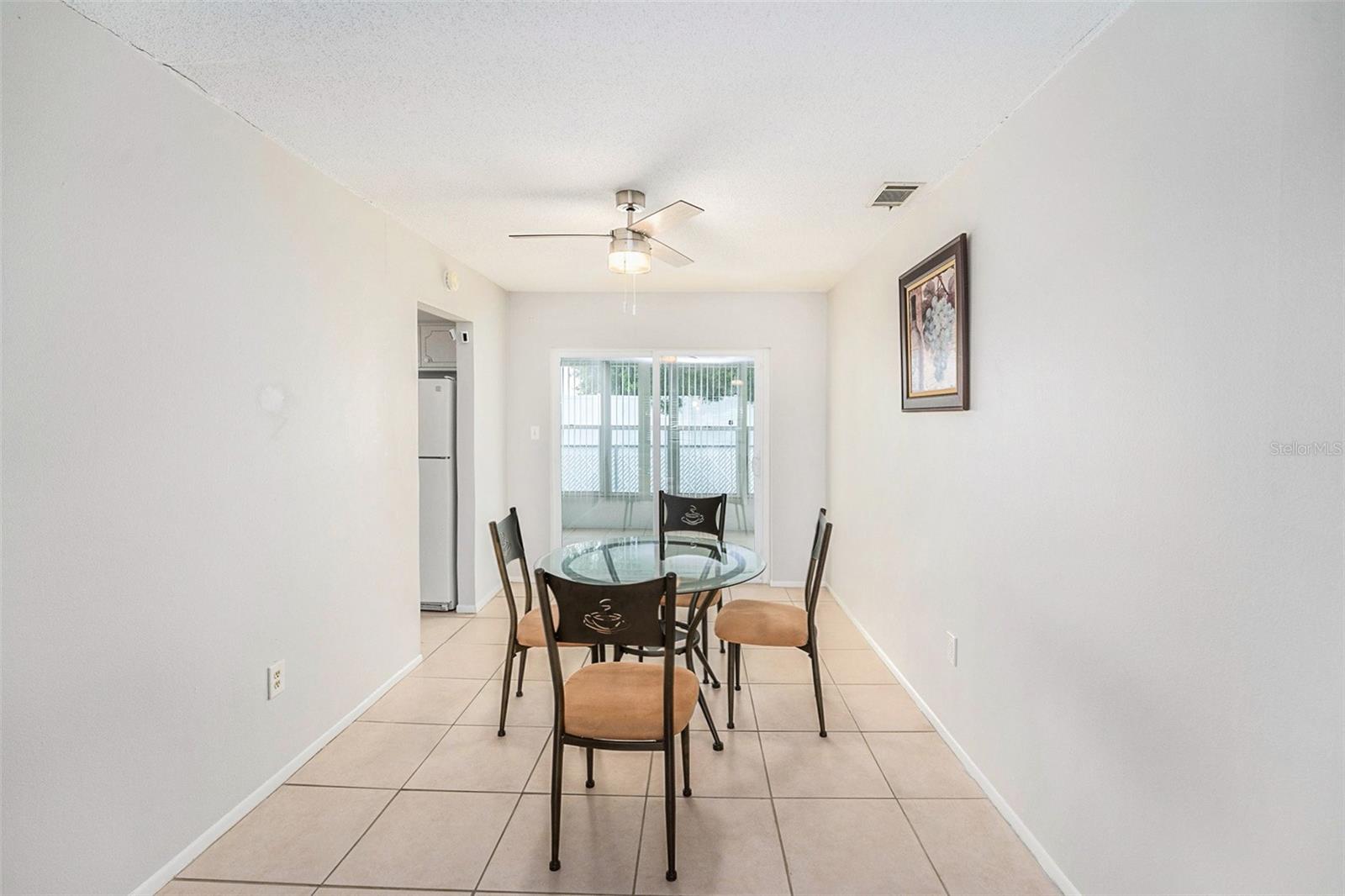 Image 6 of 22 For 10221 Larchmont Place N 12