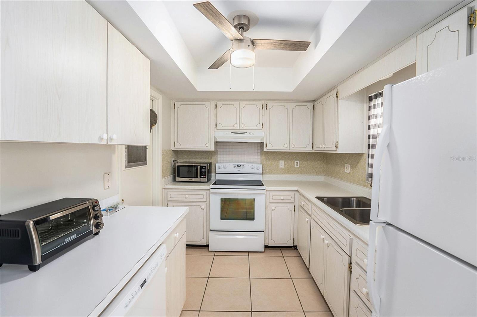 Image 7 of 22 For 10221 Larchmont Place N 12