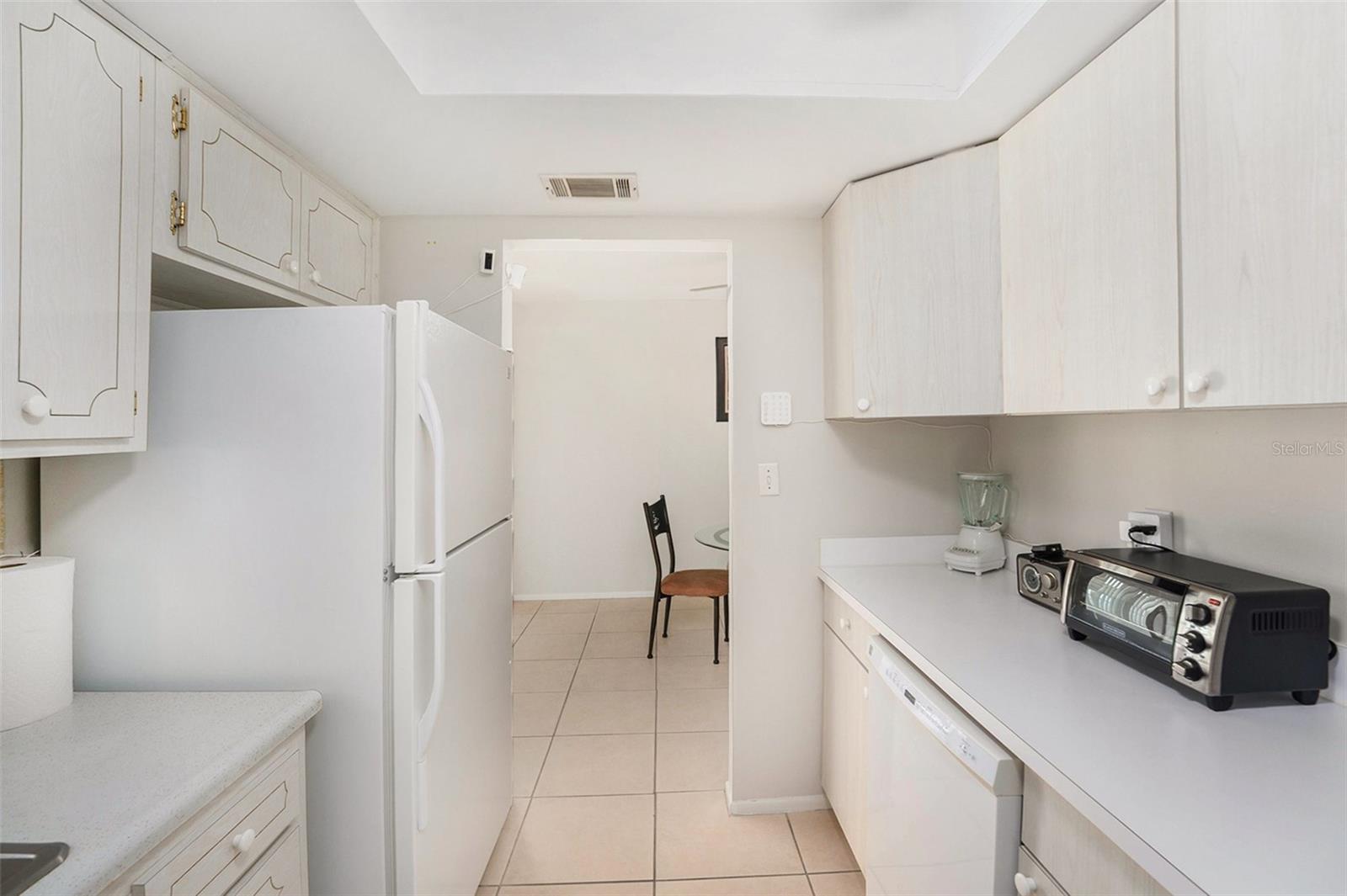 Image 8 of 22 For 10221 Larchmont Place N 12