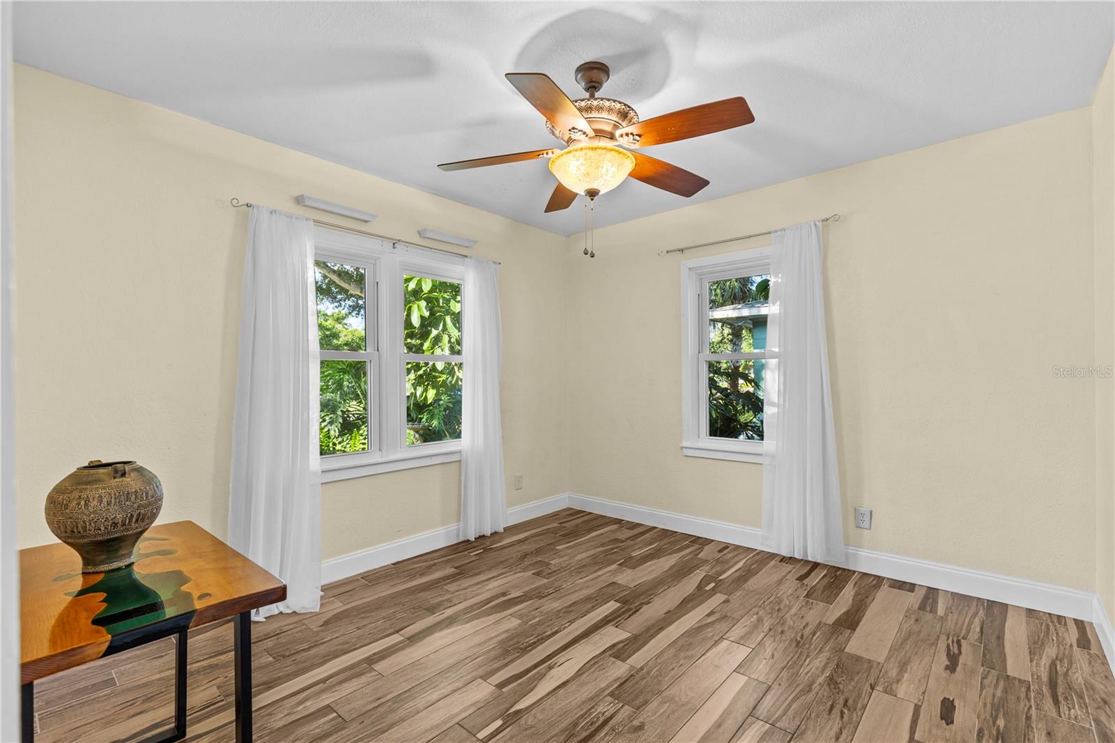 Image 21 of 30 For 546 Orangewood Drive
