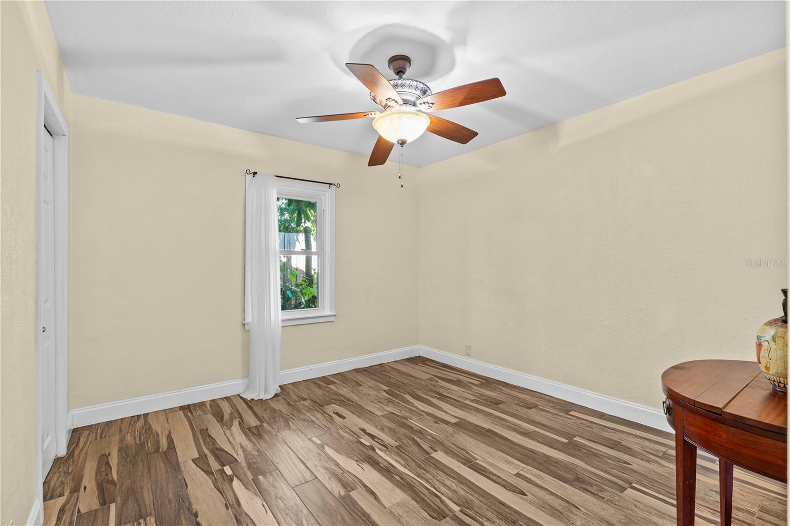 Image 22 of 30 For 546 Orangewood Drive