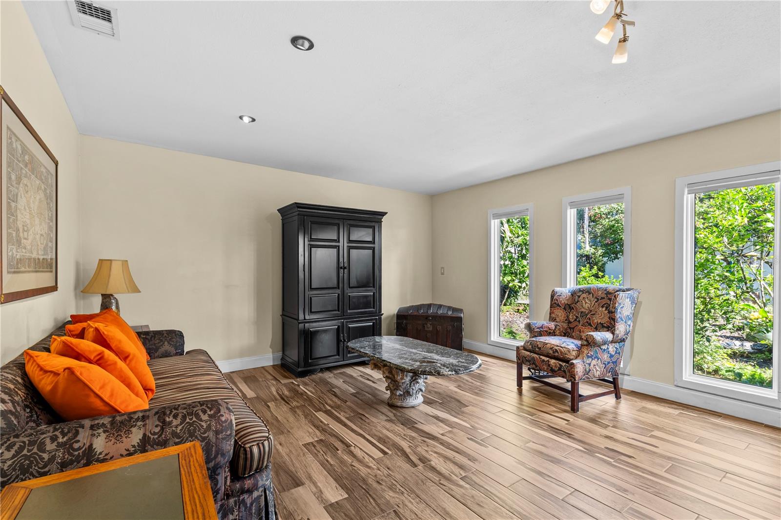 Image 5 of 30 For 546 Orangewood Drive
