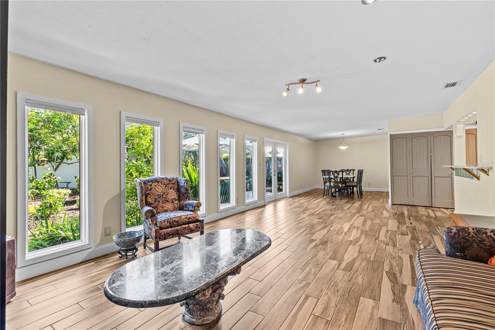 Image 7 of 30 For 546 Orangewood Drive