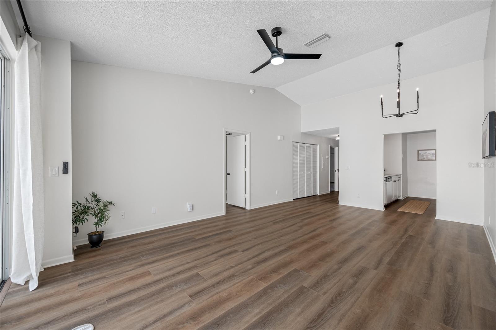 Image 13 of 37 For 16112 Rambling Vine Dr E