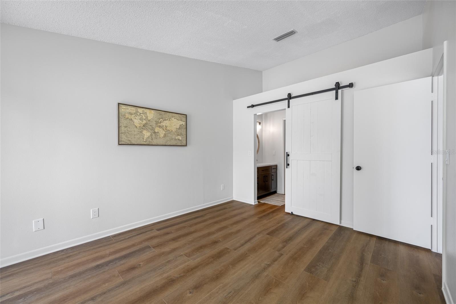 Image 18 of 37 For 16112 Rambling Vine Dr E
