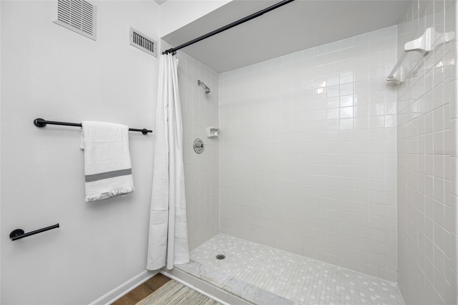 Image 21 of 37 For 16112 Rambling Vine Dr E