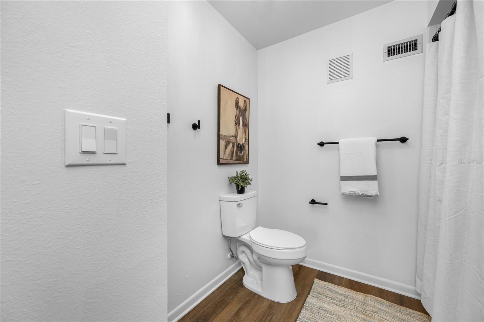 Image 23 of 37 For 16112 Rambling Vine Dr E