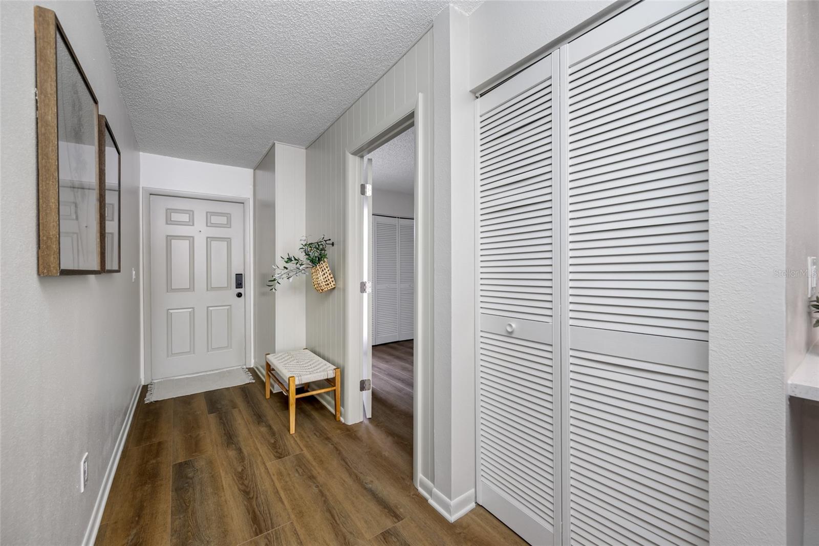 Image 3 of 37 For 16112 Rambling Vine Dr E
