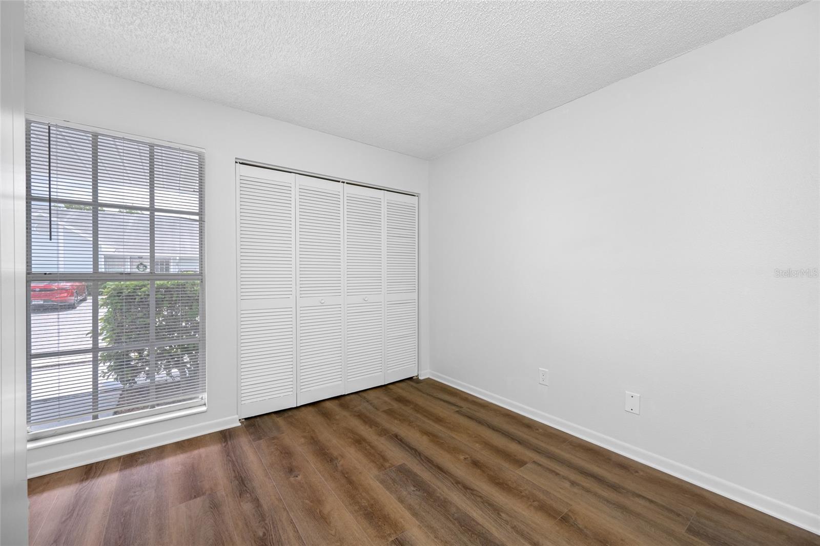 Image 30 of 37 For 16112 Rambling Vine Dr E