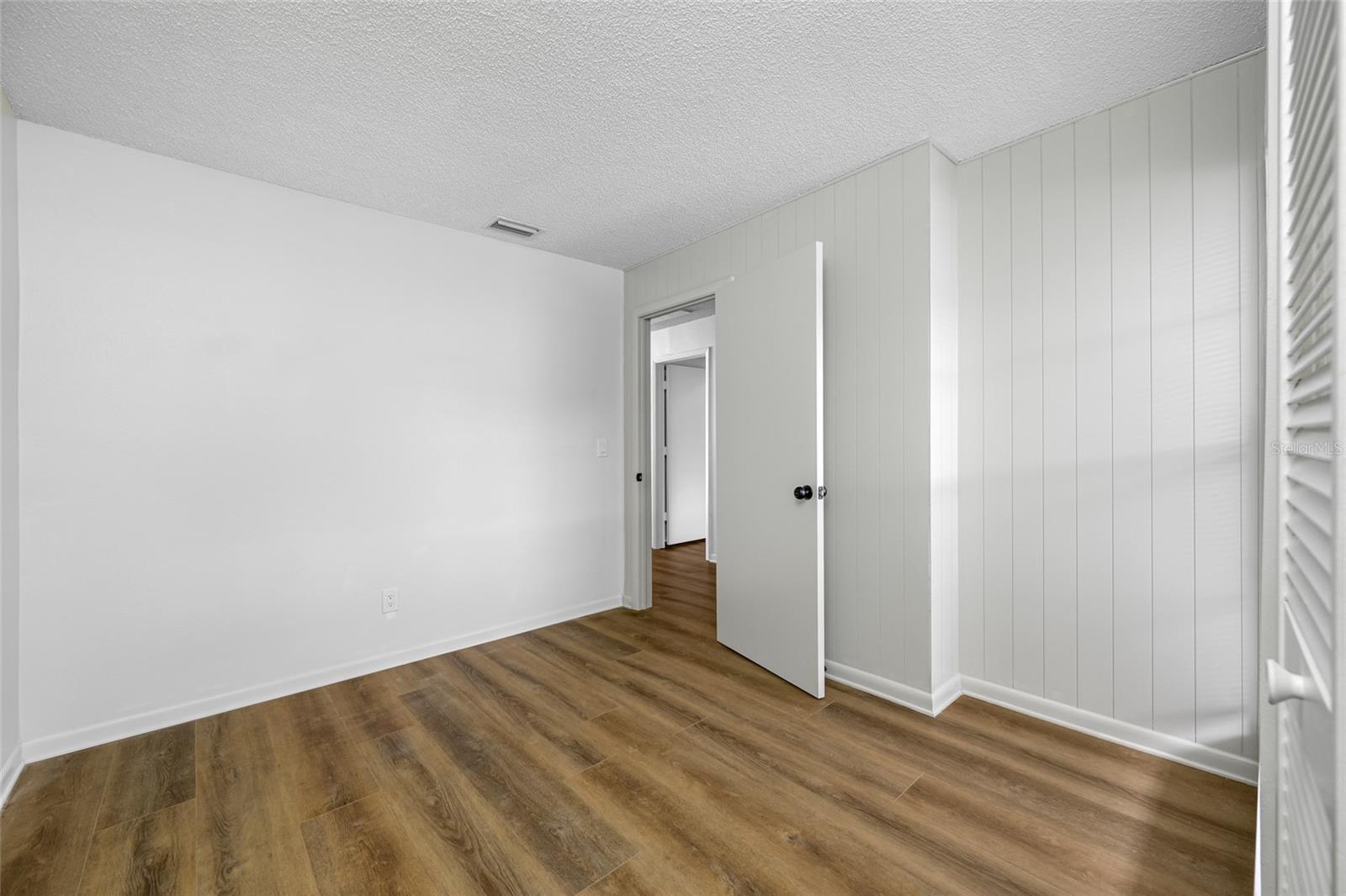 Image 32 of 37 For 16112 Rambling Vine Dr E