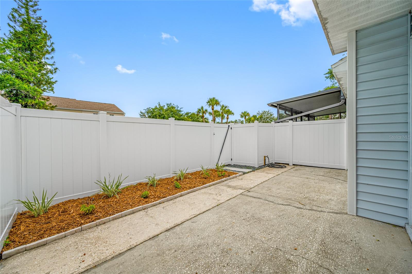 Image 35 of 37 For 16112 Rambling Vine Dr E