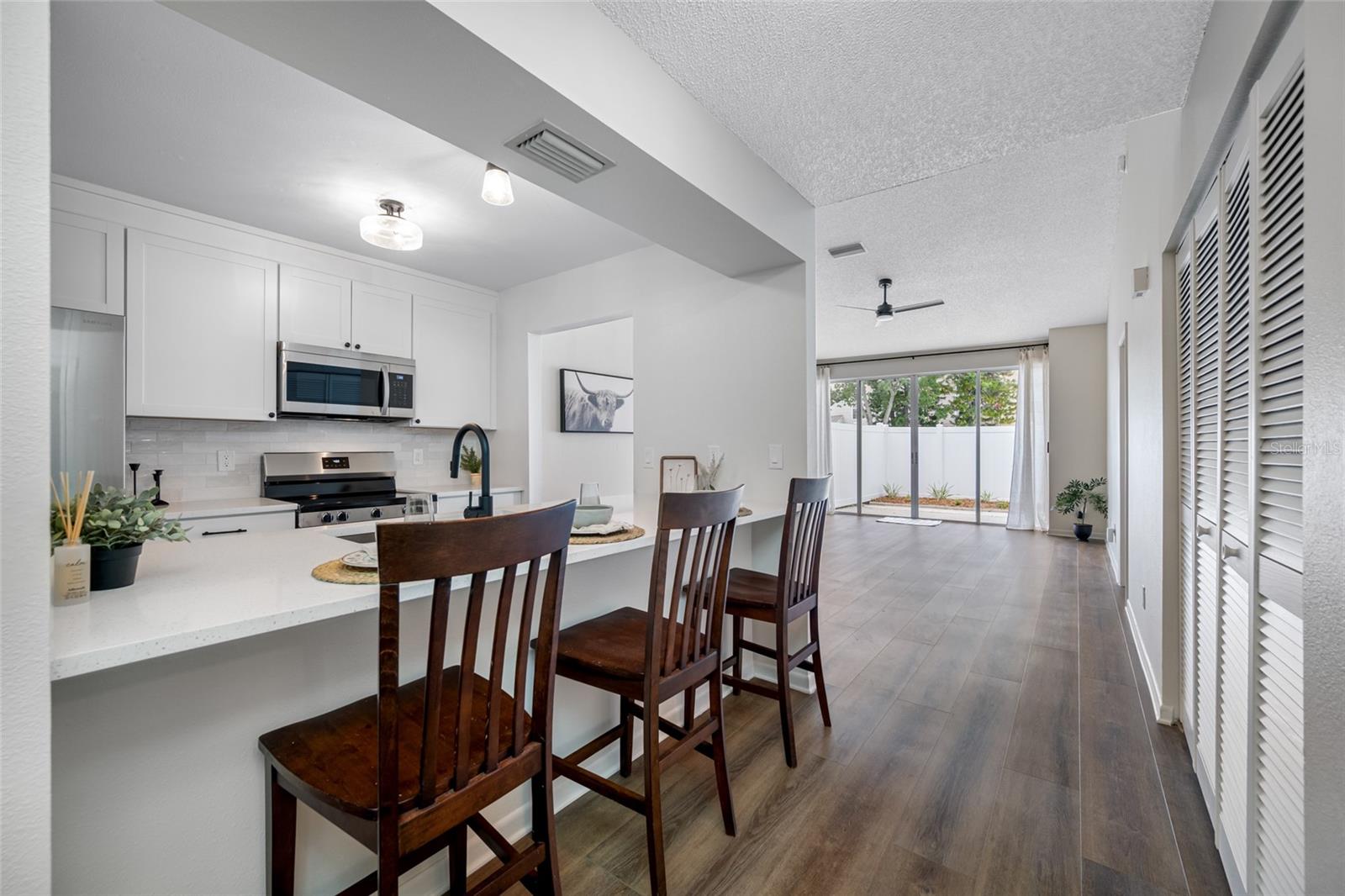 Image 6 of 37 For 16112 Rambling Vine Dr E