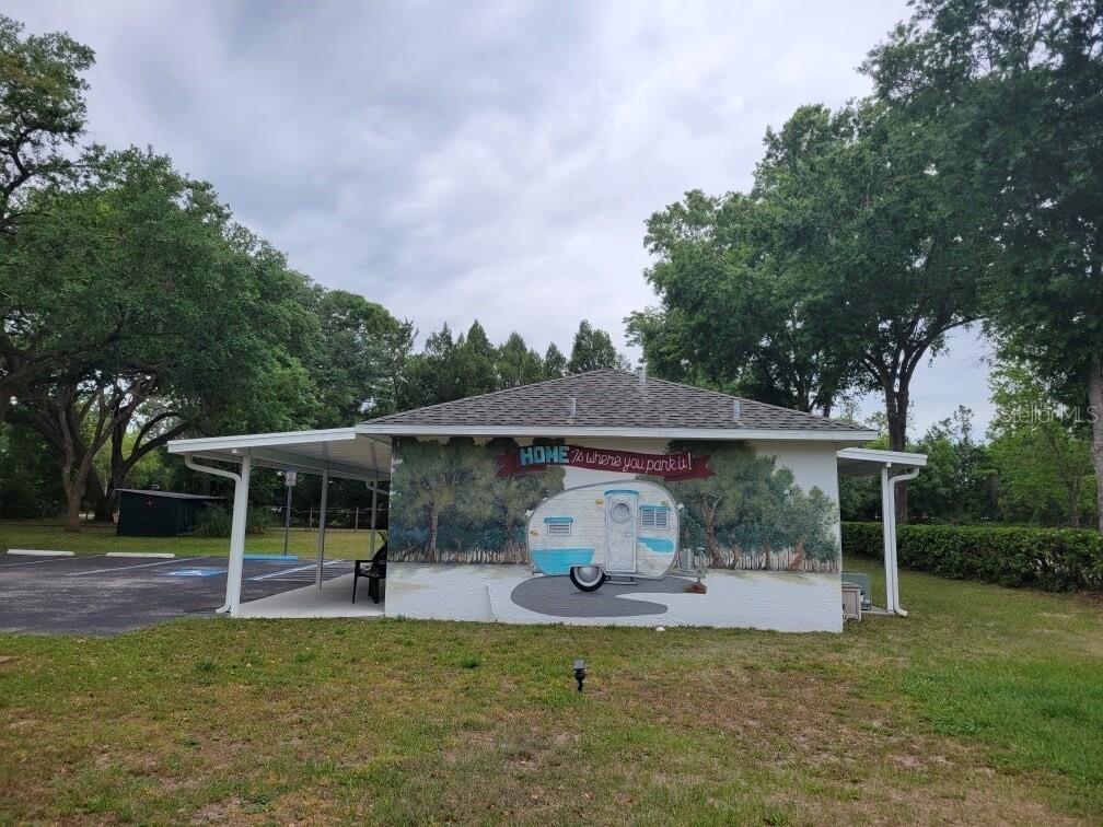 Listing photo id 13 for 4045 Allen Rd