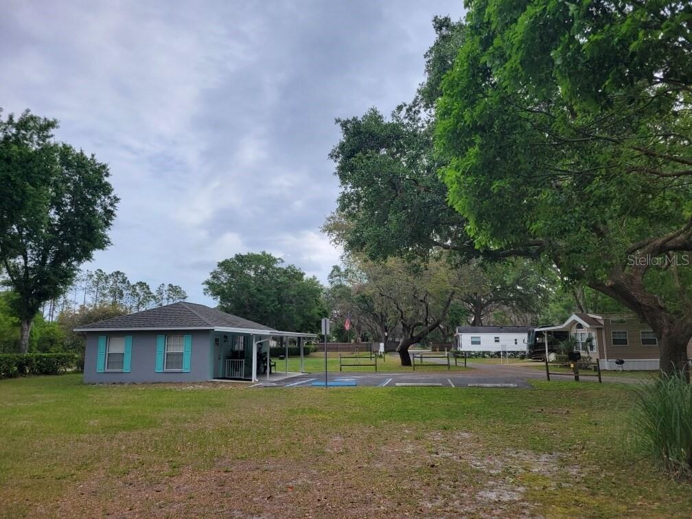 Listing photo id 14 for 4045 Allen Rd